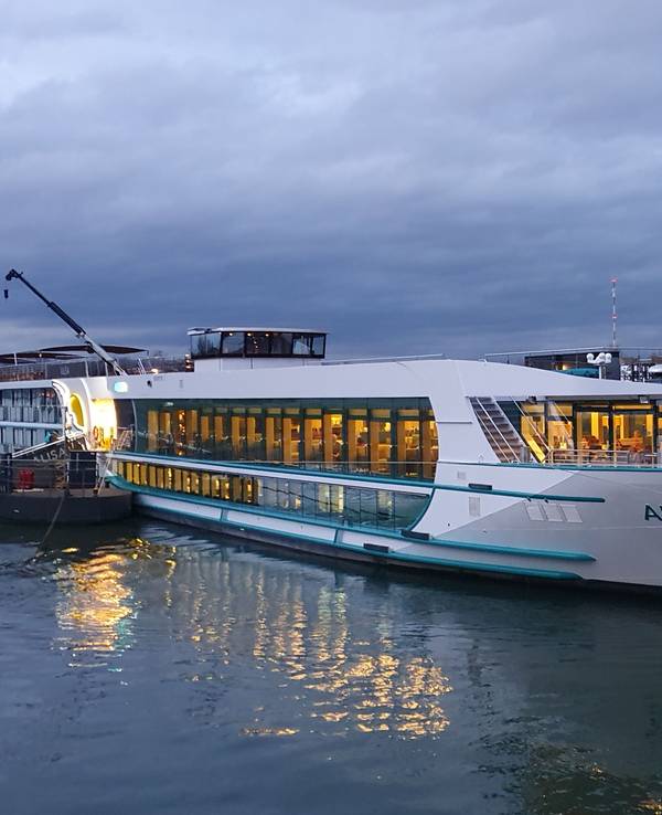 MS Alisa auf dem Rhein