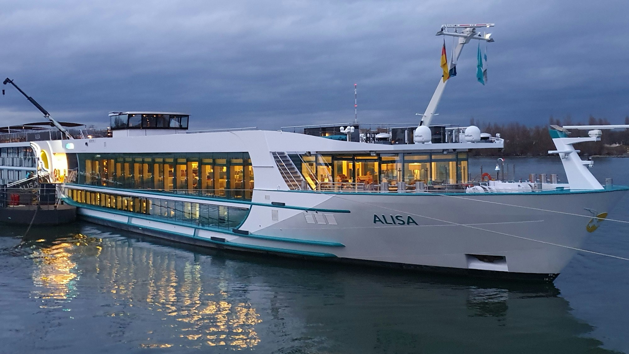 MS Alisa auf dem Rhein