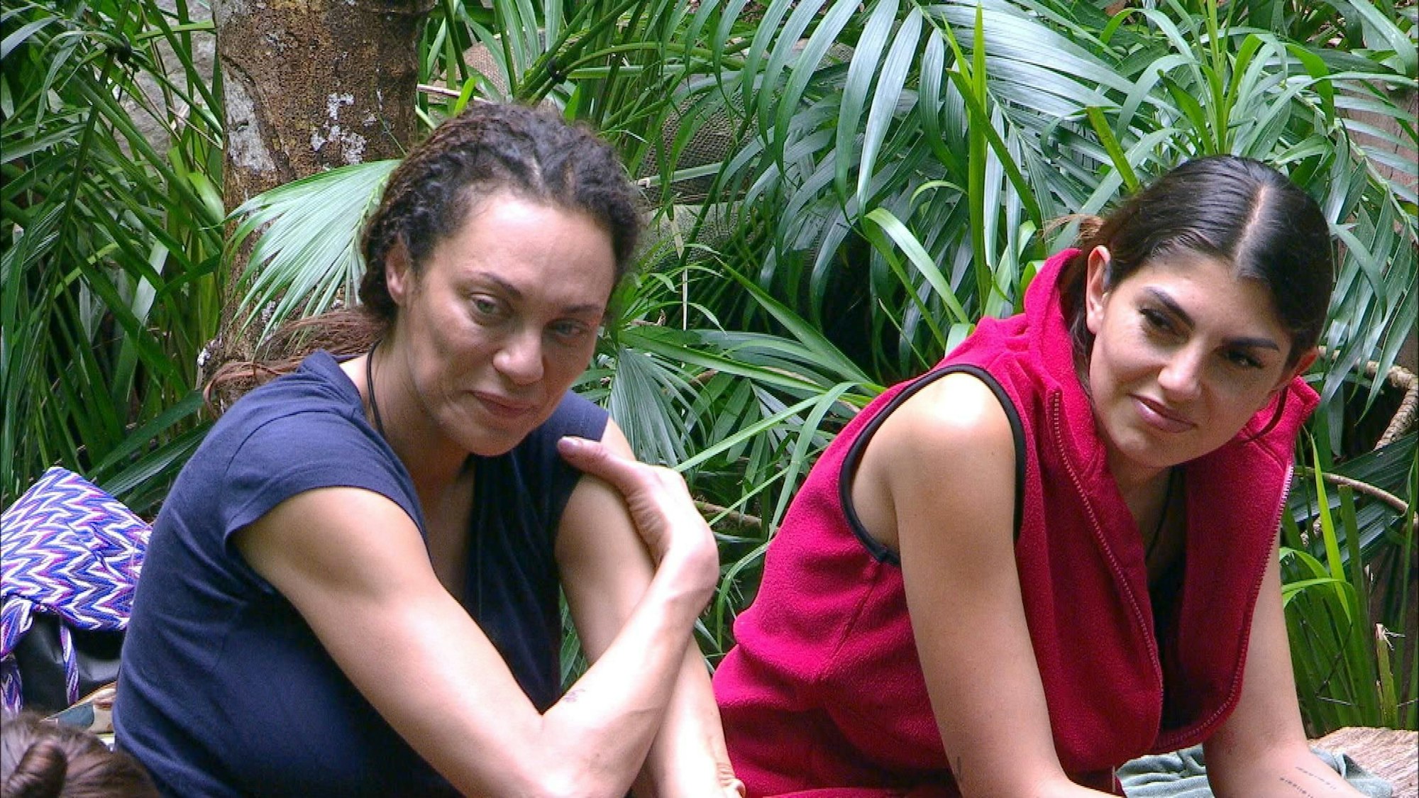 Lilly Becker (l.) und Yeliz Koc an Tag 3 im RTL-Dschungelcamp.