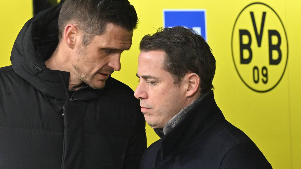 Sebastian Kehl und Lars Ricken am 10. Januar 2025 bei einem Spiel von Borussia Dortmund.