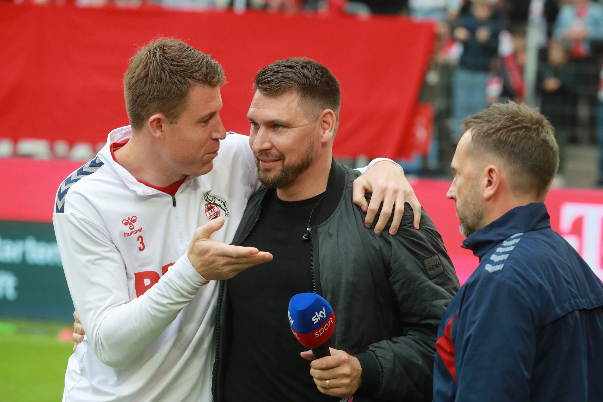 Dominique Heintz, Patrick Helmes und Andre Pawlak unterhalten sich.