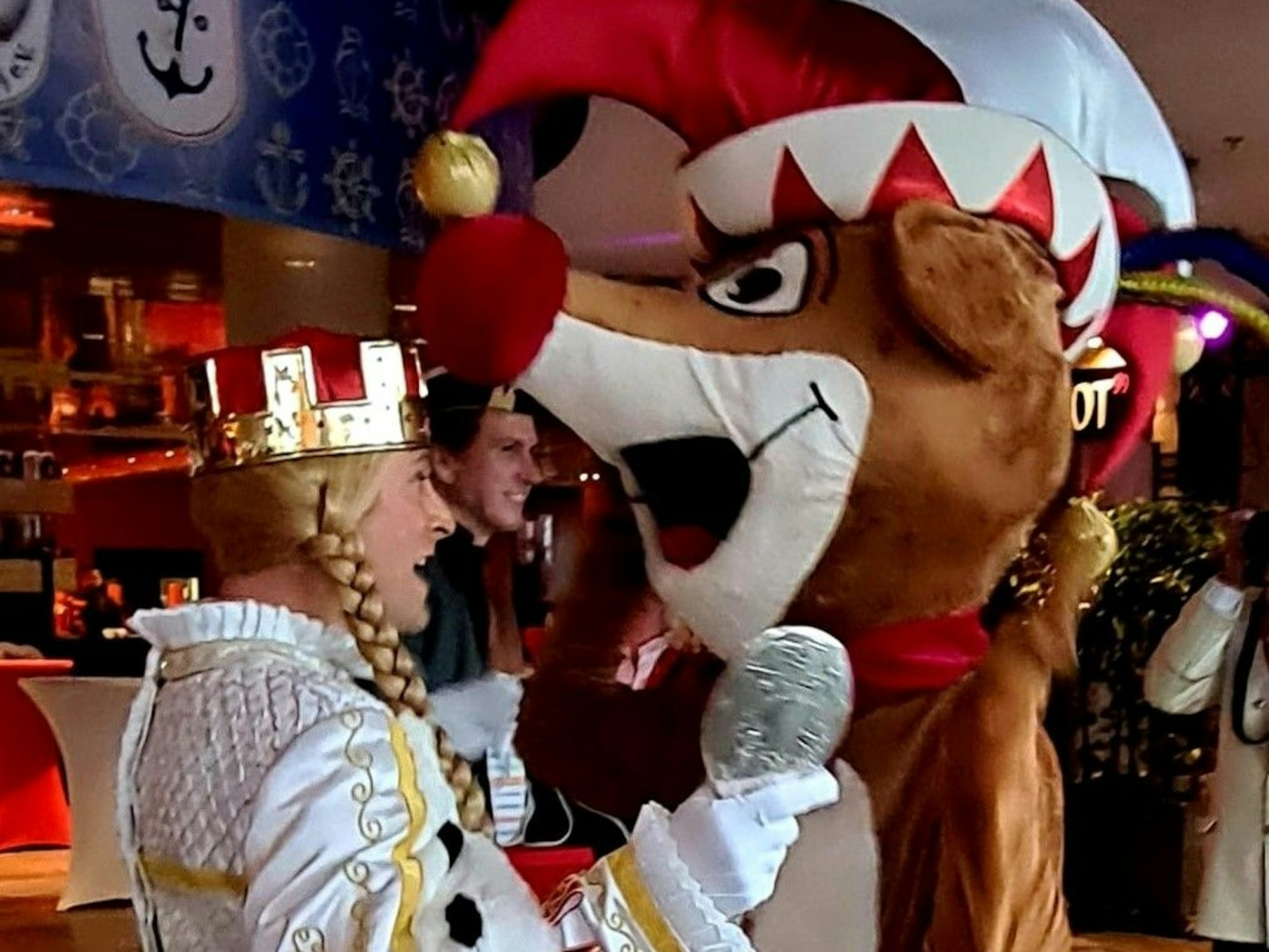 Kleine Erdmännchen treffen das Dreigestirn.