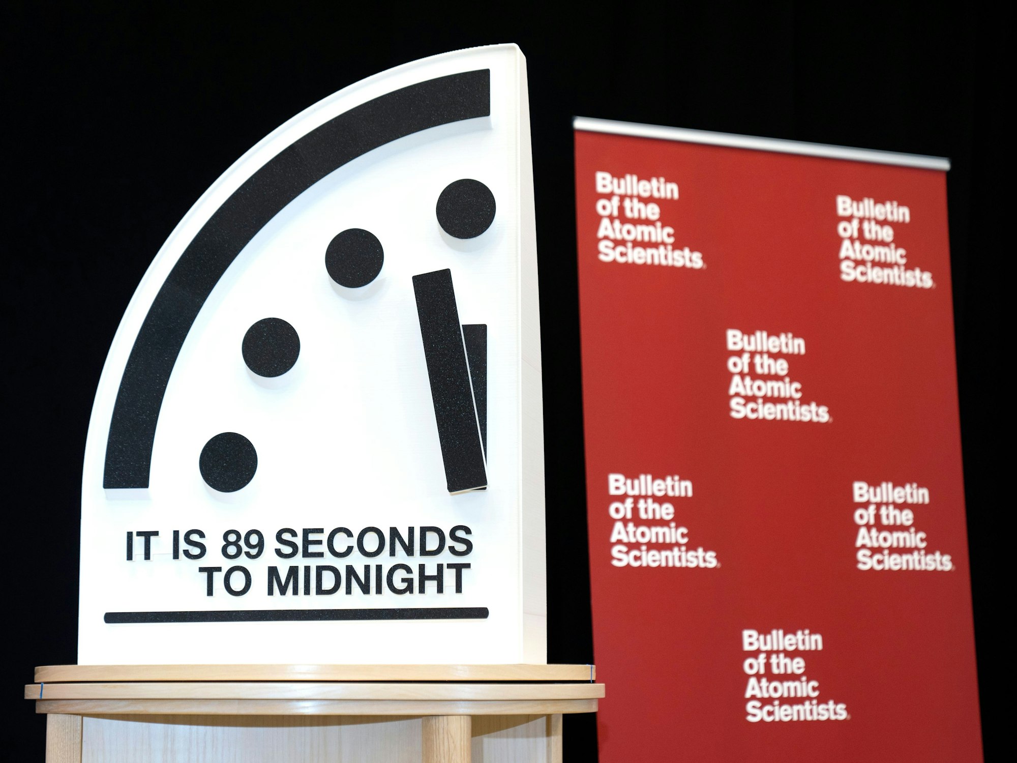 Die Weltuntergangsuhr des Bulletin of the Atomic Scientists, eingestellt auf 89 Sekunden vor Mitternacht