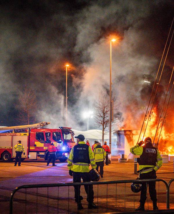 In unmittelbarer Nähe des Stadions von Manchester City gab es am Mittwochabend (29. Januar 2025) vor dem Champions-League-Spiel gegen den FC Brügge ein großes Feuer.