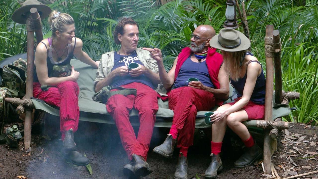 Nina Bott, Jörg Dahlmann, Pierre Sanoussi-Bliss und Anna-Carina Woitschack (v.l.) im Dschungelcamp 2025.