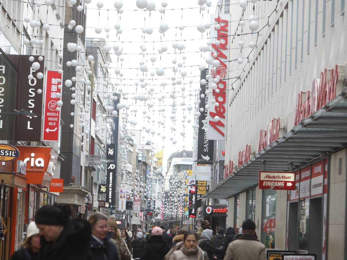 Die Hohe Straße mit dem Mediamarkt am 23. Januar 2025. Der Elektroriese verschwindet.