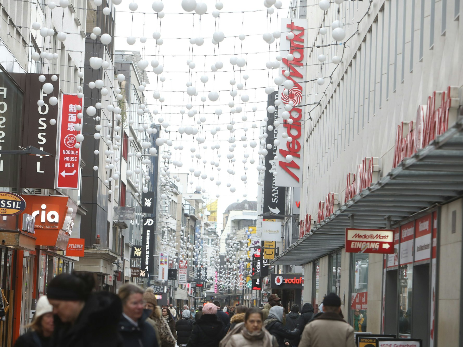 Die Hohe Straße mit dem Mediamarkt am 23. Januar 2025. Der Elektroriese verschwindet.