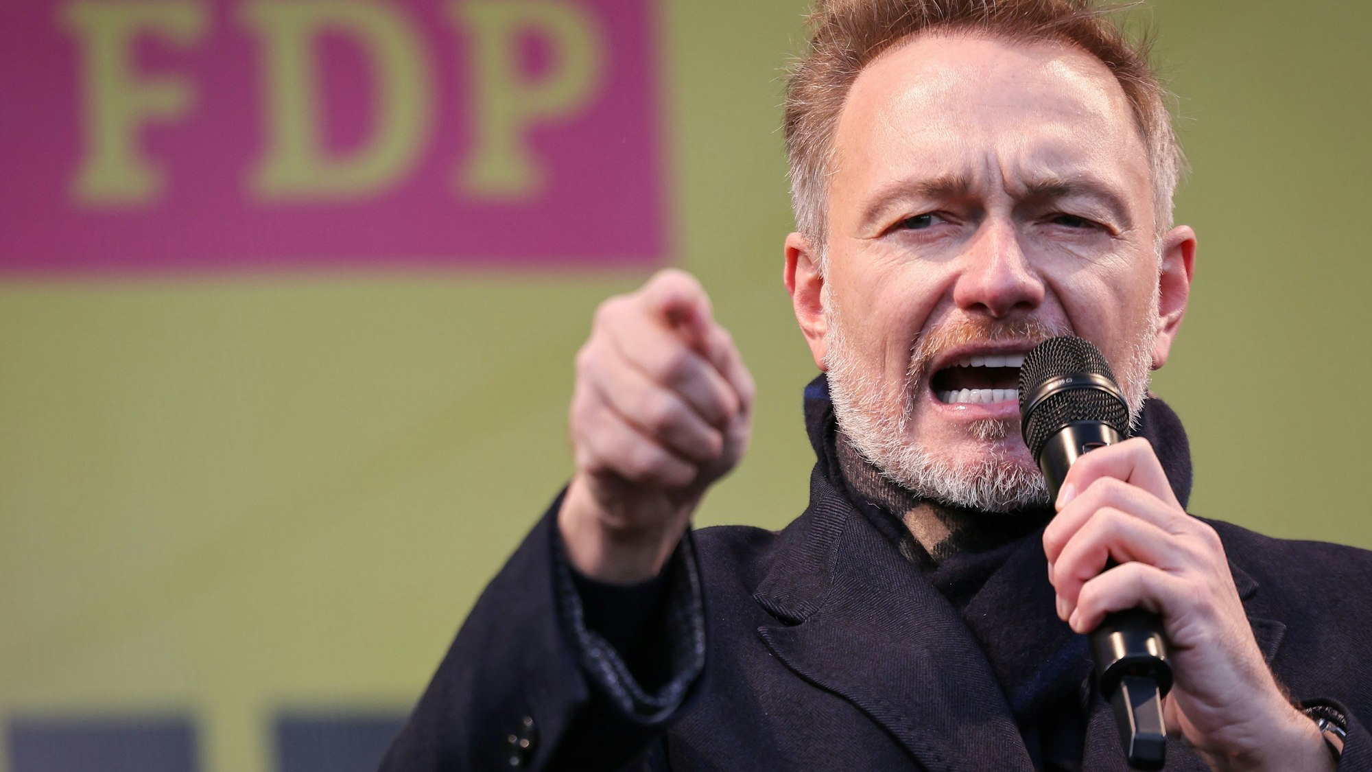 Unbeliebt bei der SPD, begehrt bei den Frauen: FDP-Spitzenkandidat Christian Lindner