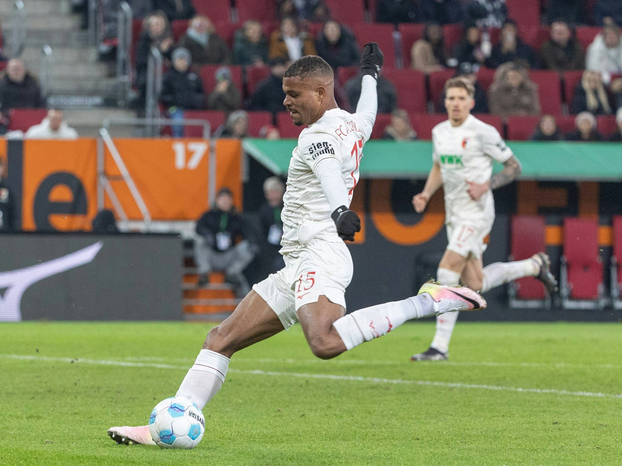 Steve Mounie schießt.
