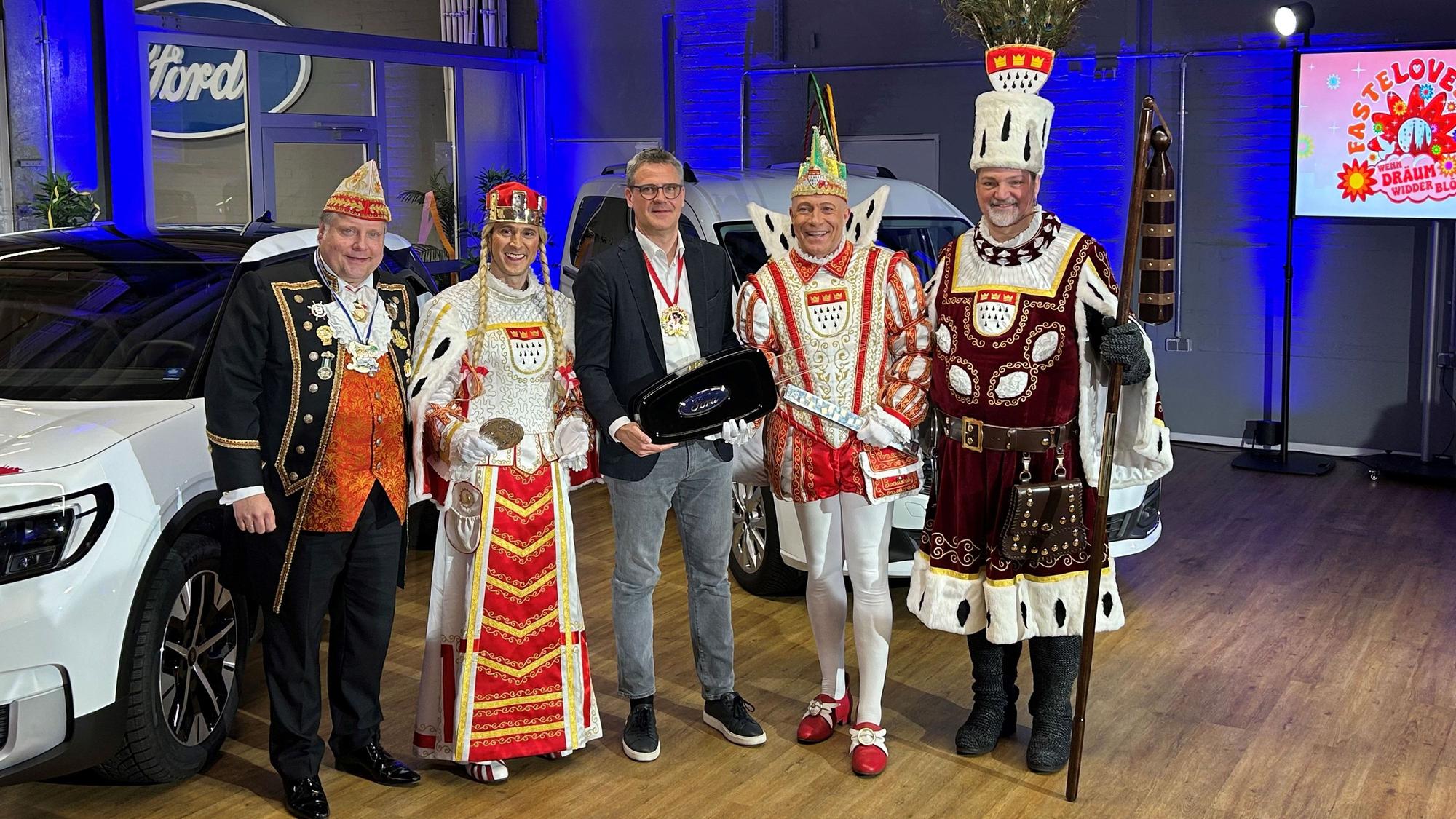 Schlüsselübergabe von Ford an Kölner Karneval.