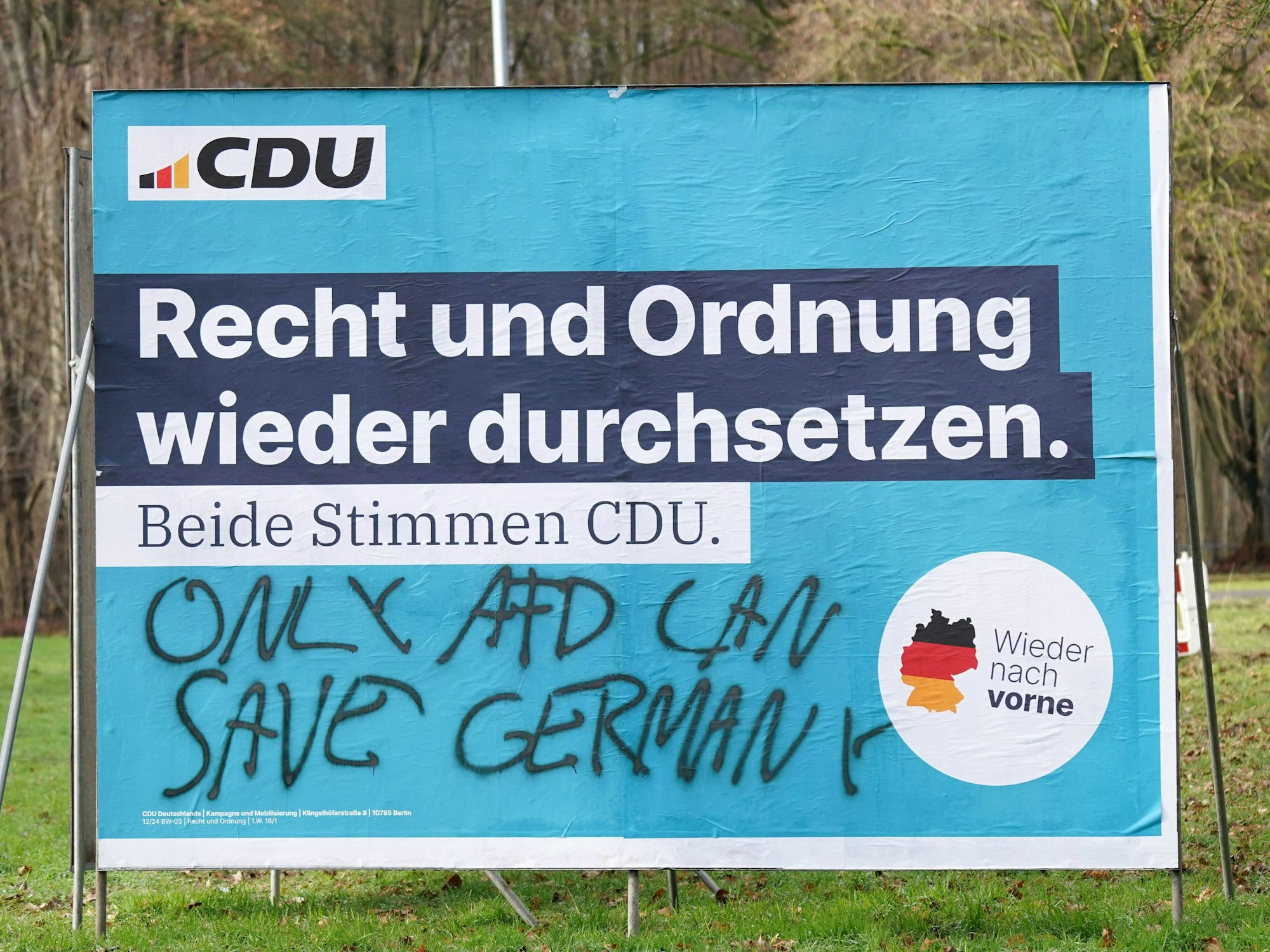 Dieses CDU-Plakat wurde mit dem Satz „Only AfD can save germany“ beschmiert.
