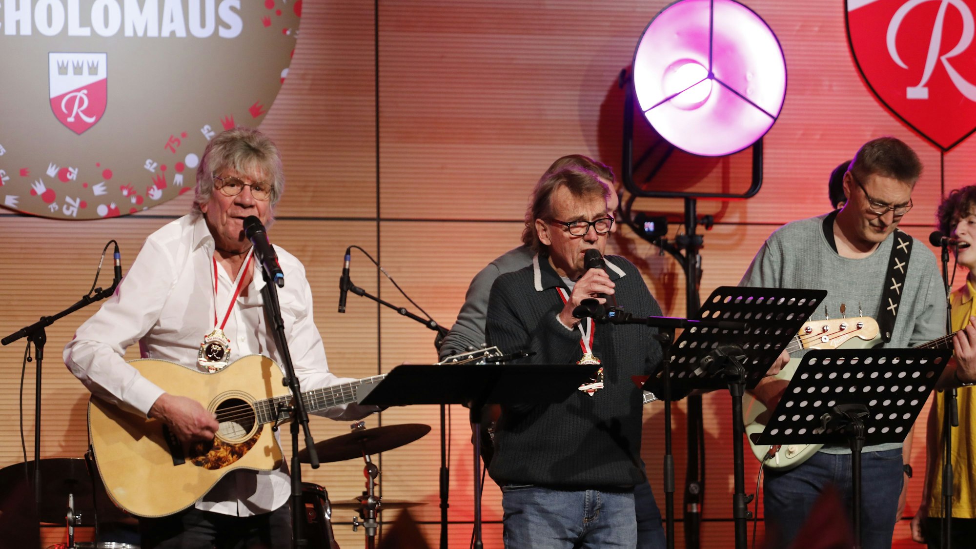 Bömmel Lückerath zusammen mit Kafi Biermann auf der Bühne.