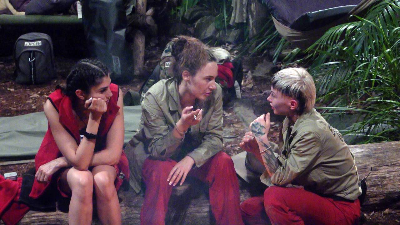 Alessia Herren im Gespräch mit Yeliz Koc und Edith Stehfest.
