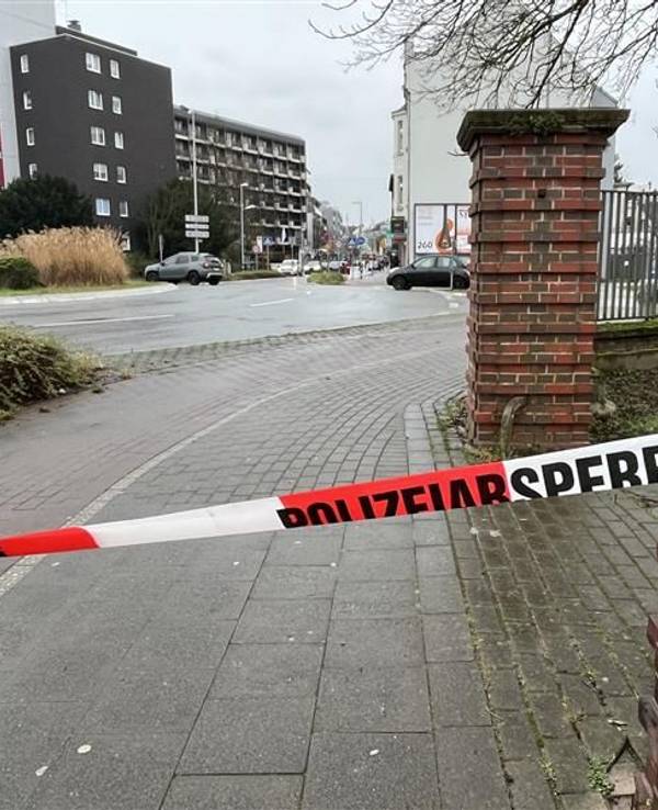 Nach einem tödlichen Unfall 30. Januar 2025 in Leverkusen-Opladen hatte die Polizei die Bonner Straße zwischen dem Kreisverkehr Düsseldorfer Straße und Auestraße gesperrt
