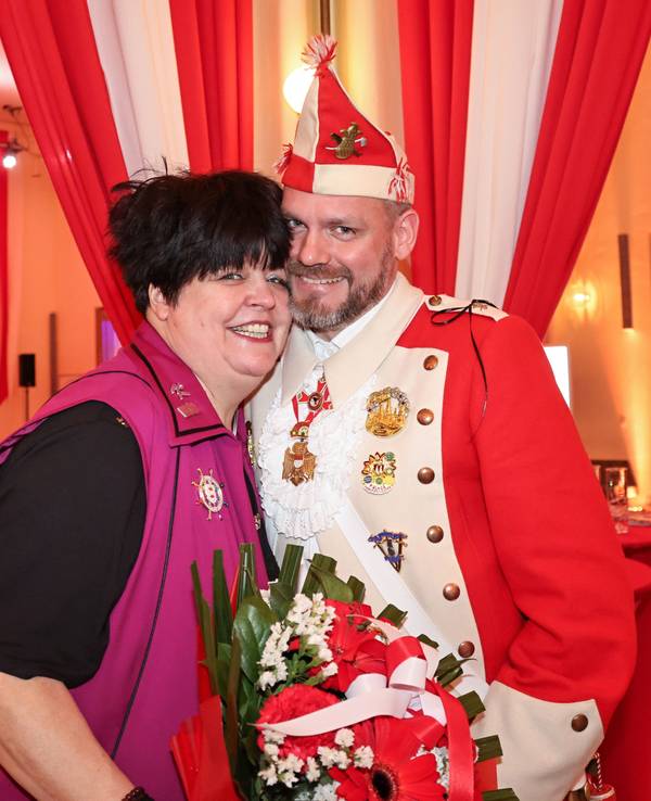 Rednerin Ingrid Kühne mit Literat Julian Holz.