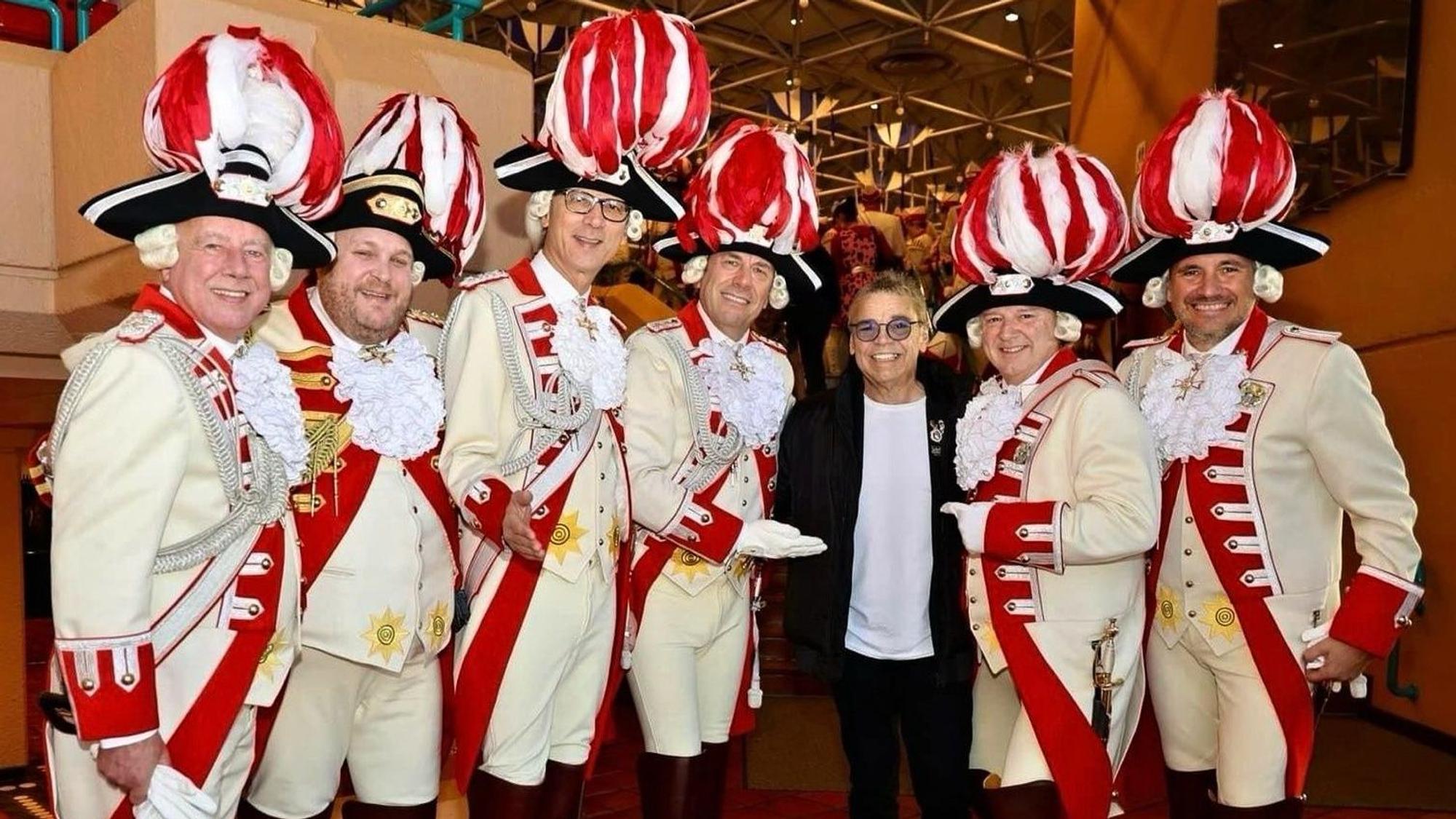 Bubi Brühl trifft mit der Prinzen-Garde seinen Bruder Micky.