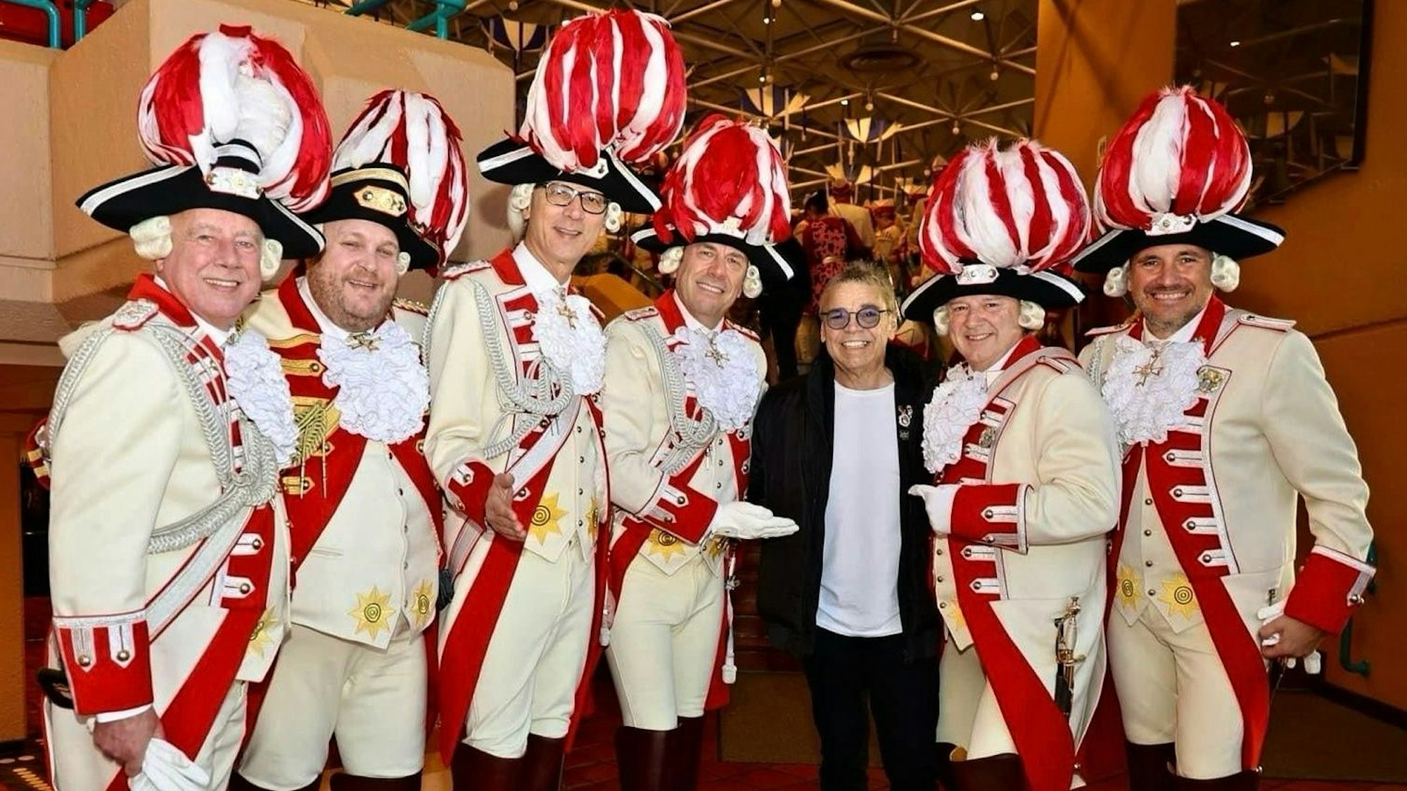 Bubi Brühl trifft mit der Prinzen-Garde seinen Bruder Micky.