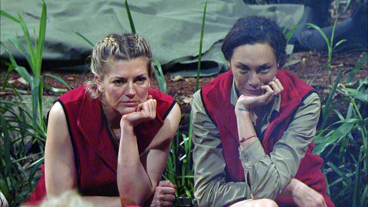 Nina Bott und Lilly Becker schauen kritisch drein.