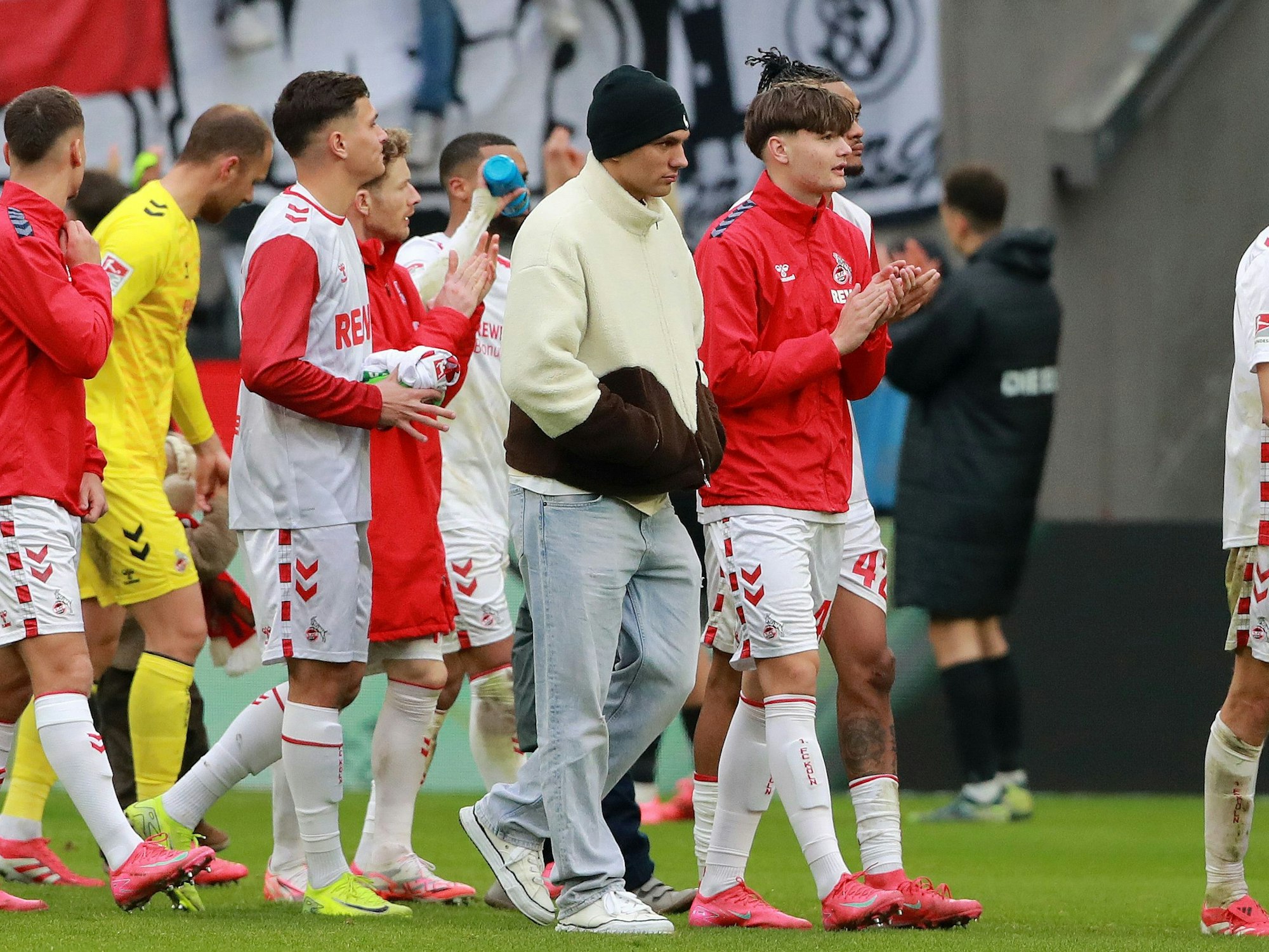 1. FC Köln gegen SV Elversberg, Mitte: Julian Pauli (1. FC Köln).