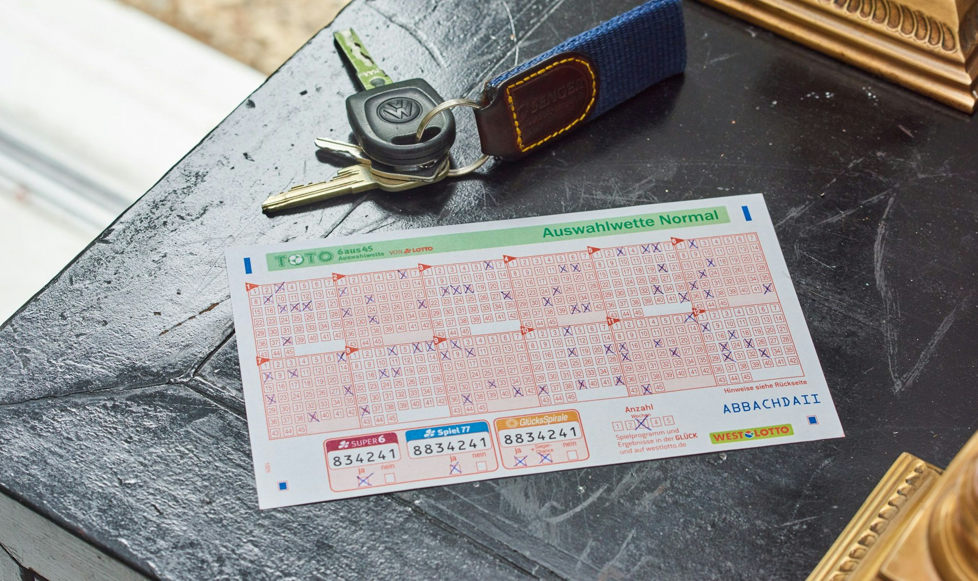 Bei der TOTO 6aus45 Auswahlwette geht es ums Unentschieden – je mehr Tore dabei fallen, desto besser. Bei der TOTO 6aus45 Auswahlwette werden aus 45 festgelegten Spielpaarungen die sechs ausgewählt, die mit den höchsten Unentschieden enden.