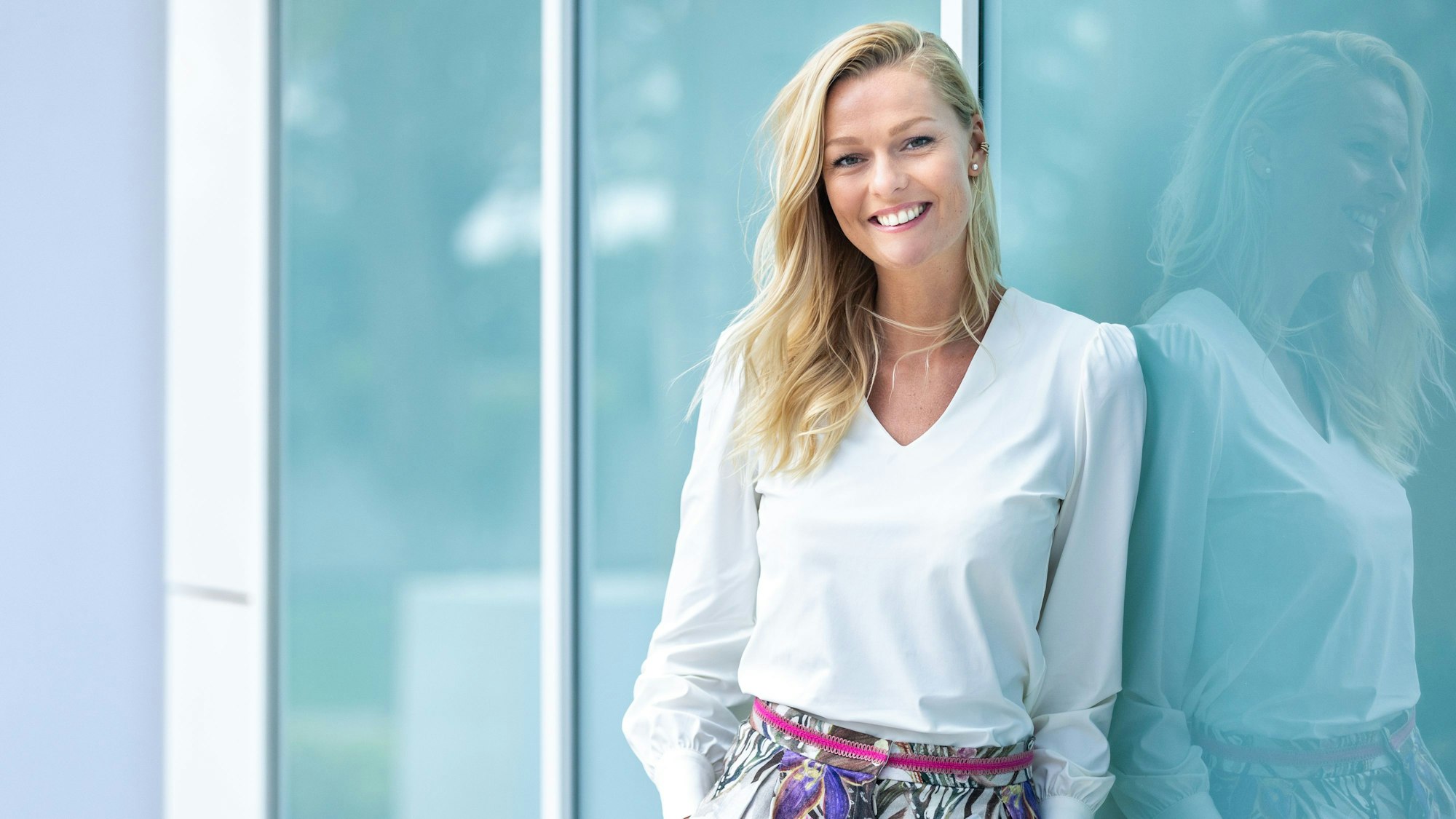 Miriam Höller, Stuntfrau, Model, Speakerin und Autorin