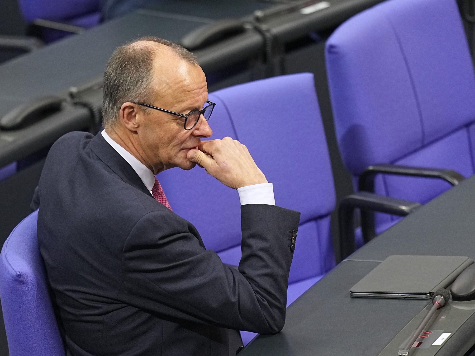 Friedrich Merz (CDU) am Freitag im Plenarsaal des Bundestags: Schon seitdem er der neue Parteichef ist, ist sein Kurs umstritten.