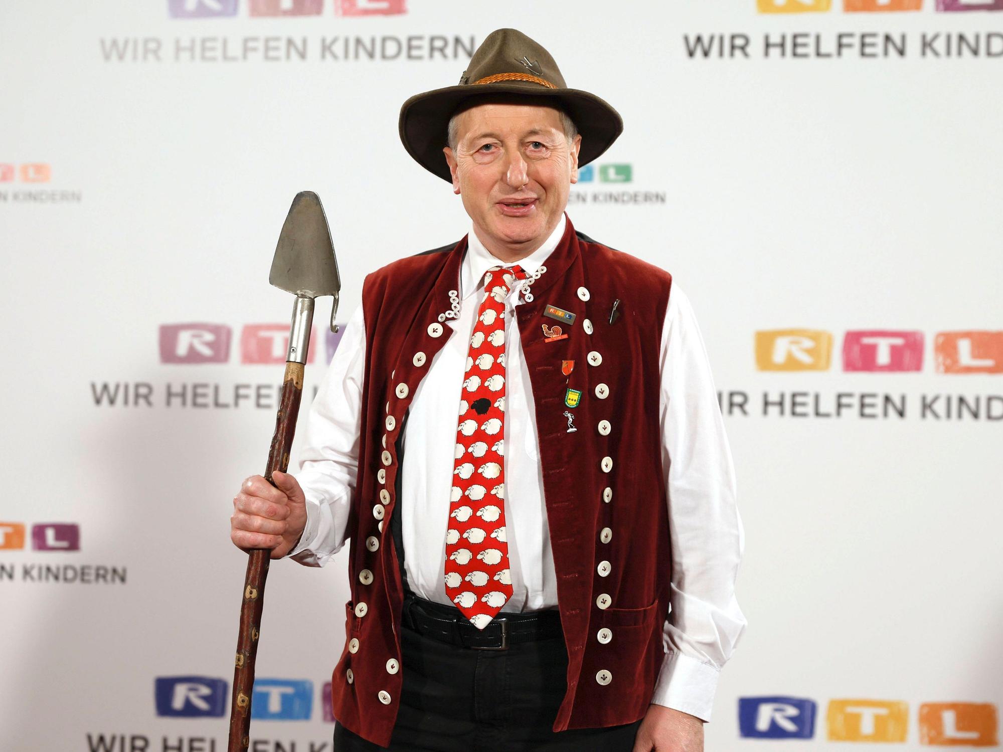 Schäfer Heinrich auf dem roten Teppich.