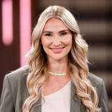 Ana Johnson lächelt auf einem Foto.