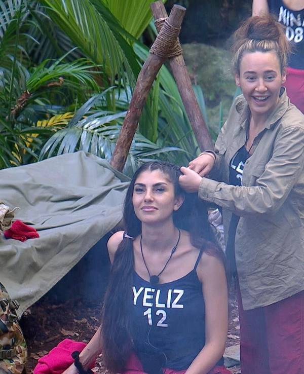 Yeliz Koc (l.) musste das Dschungelcamp verlassen.