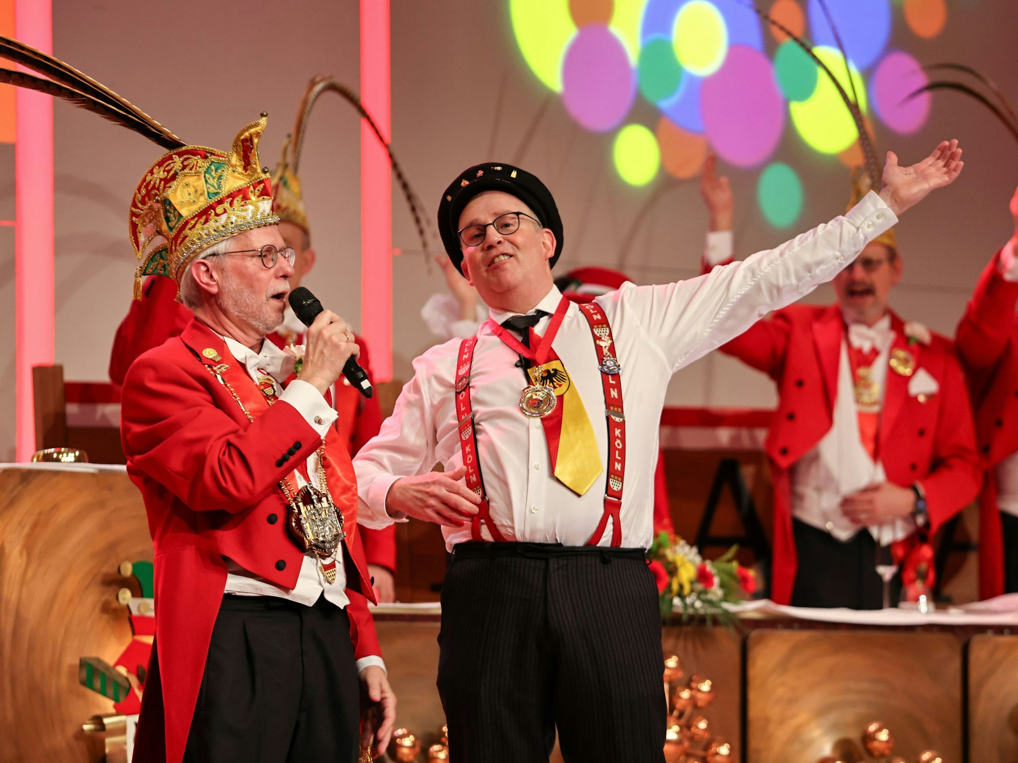 Joachim Wüst mit Jens Singer auf der Bühne.