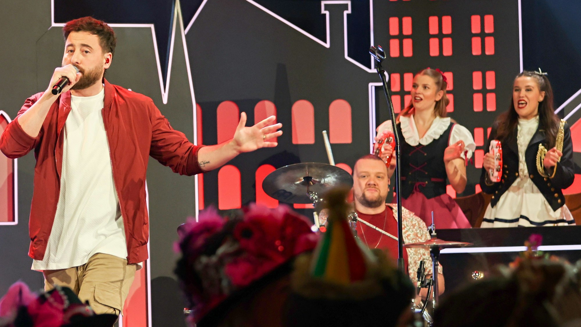 Lupo beim Auftritt auf der Bühne.