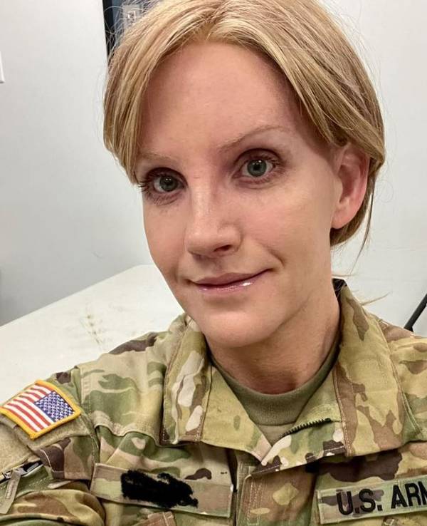 Das Selfie veröffentlichte Pilotin Jo Ellis am 10. Dezember auf ihrem Facebook-Account.