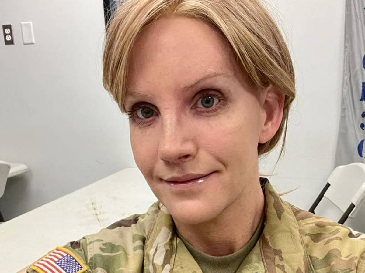 Das Selfie veröffentlichte Pilotin Jo Ellis am 10. Dezember auf ihrem Facebook-Account.