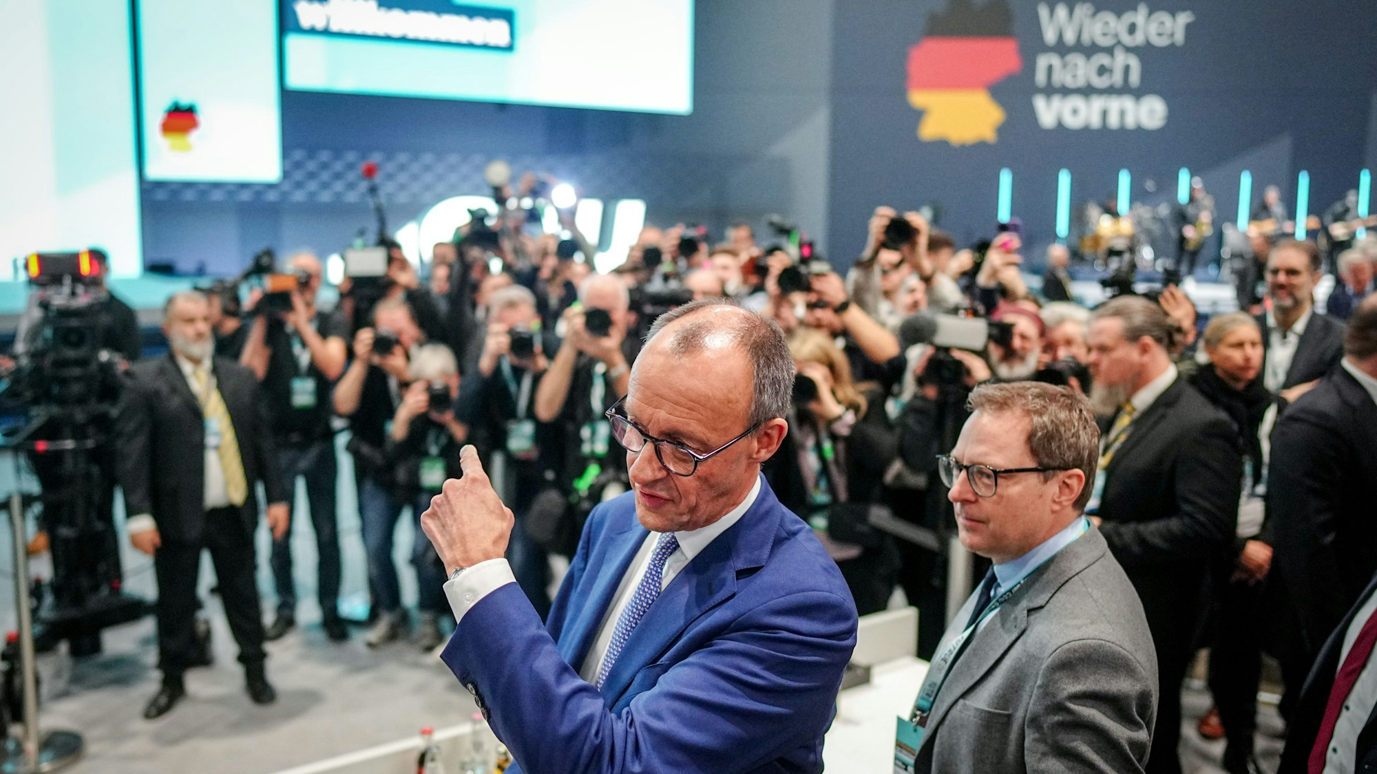 Friedrich Merz kommt beim 37. Bundesparteitag der CDU an. Er eröffnete das eintägige Treffen unter großem Jubel der rund tausend Delegierten.