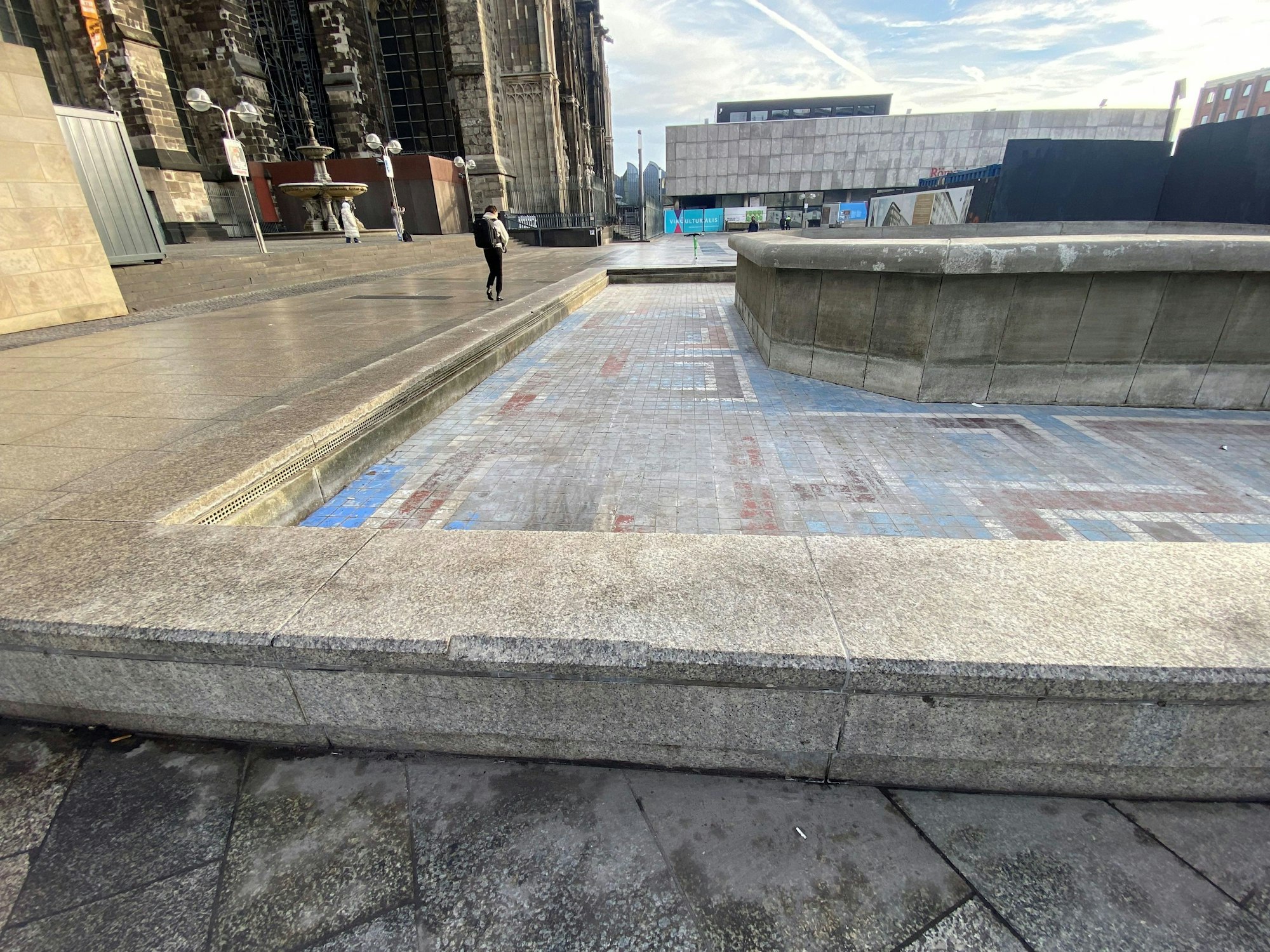 Der 1973 errichtete Brunnen „Domfontäne“: Die Bodenkacheln haben eine Reinigung nötig.