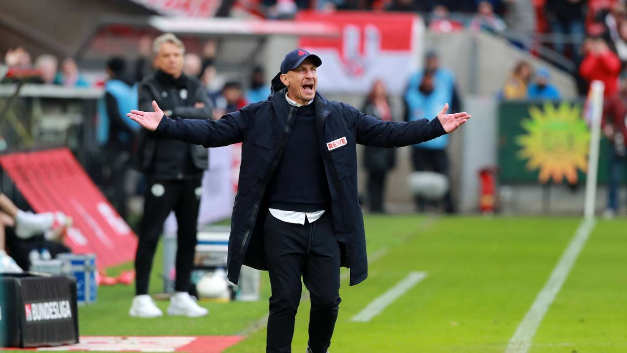 1. FC Köln gegen SV Elversberg: Gerhard Struber (1. FC Köln) an der Seitenlinie.