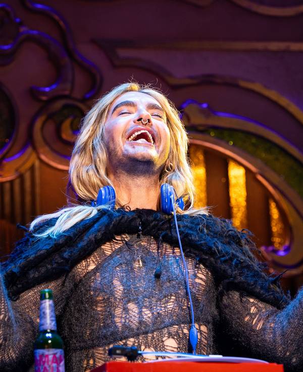 Bill Kaulitz, hier in einer Szene aus dem Musical „& Julia“ im Stage Operettenhaus in Hamburg