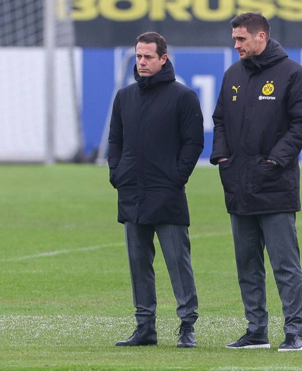 Lars Ricken und Sebastian Kehl stehen bei Borussia Dortmund auf dem Trainingsplatz.