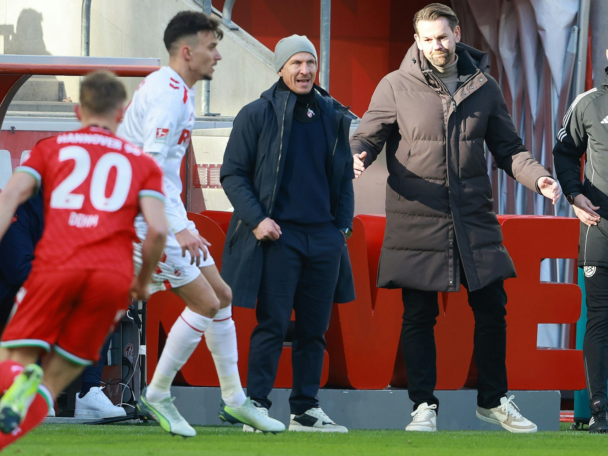 Gerhard Struber und Thomas Kessler beim Spiel gegen Hannover.