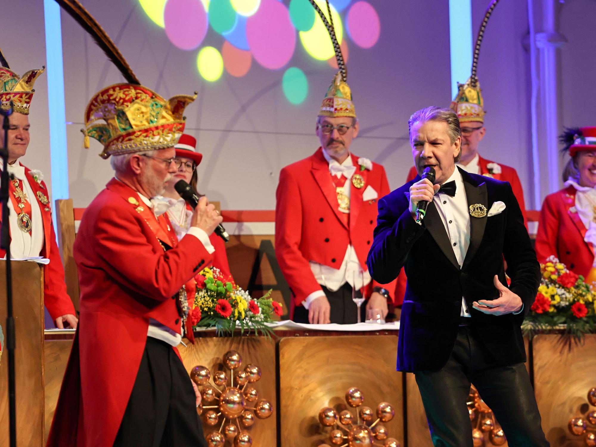 Joachim Wüst und Norbert Conrads singen zusammen.