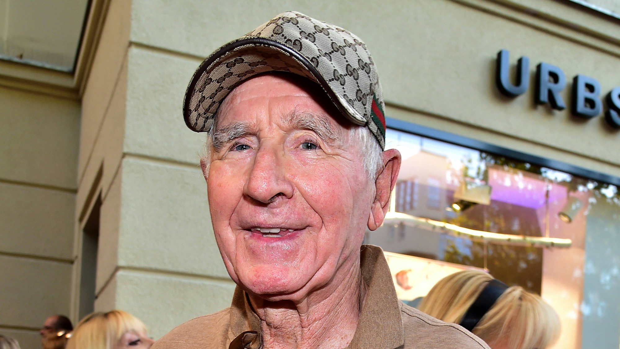 Prinz Frederic von Anhalt lächelt in die Kamera.