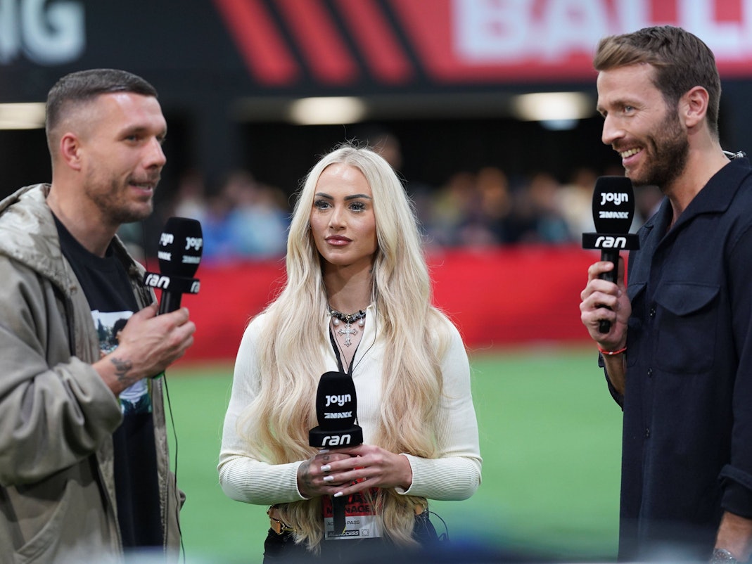 Die Schweizer Fußball-Spielerin Alisha Lehmann, hier am 18. März 2024 gemeinsam mit Lukas Podolski bei der Baller League.