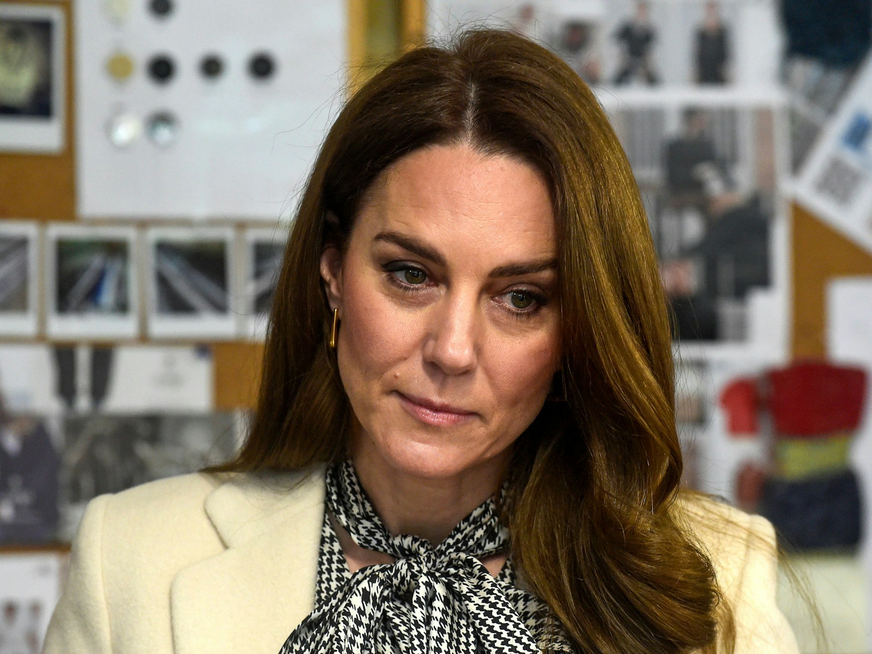 Anlässlich des Weltkrebstags am 4. Februar postet Prinzessin Kate (hier am 30. Januar in Wales) einen süßen Schnappschuss, den ihr jüngster Sohn von ihr gemacht hat.