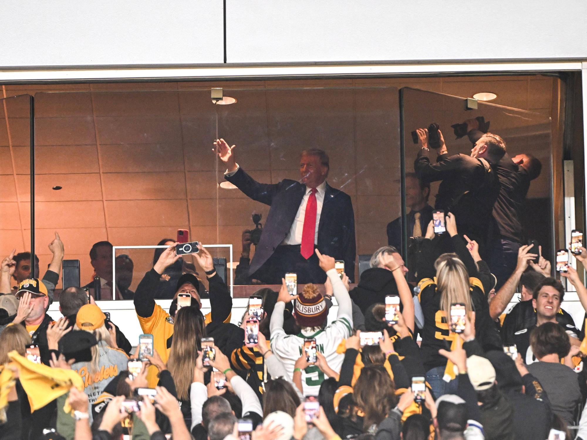 US-Präsident Donald Trump am 20. Oktober 2024 bei einem NFL-Spiel der Pittsburgh Steelers gegen die New York Jets.