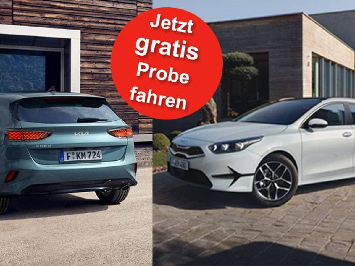 Kia Ceed 1.0 T-GDI MT Ultimate Edition und Kia Ceed Sportswagon 1.0 T-GDI MT Ultimate Edition stehen geparkt vor Garageneinfahrten.