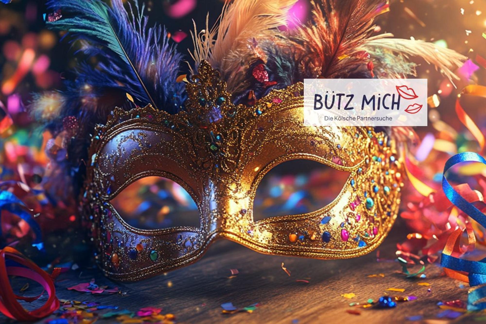 Eine bunte Karnevalsmaske liegt auf einem Holztisch. Um die Maske sind die Konfetti und Luftschlangen abgebildet.