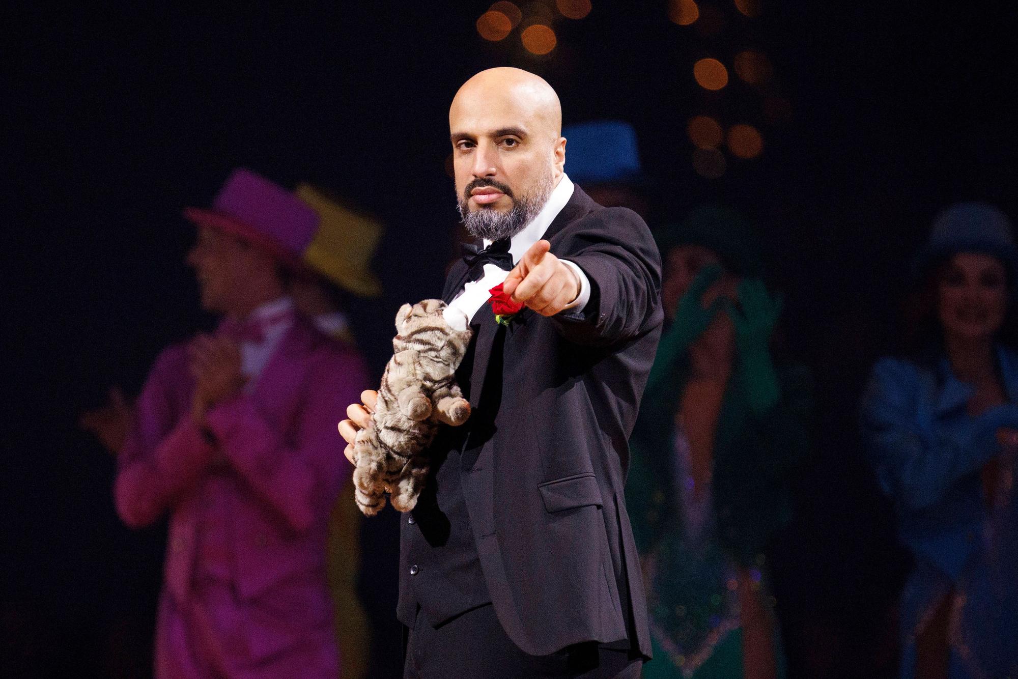 Comedian Abdelkarim auf der Bühne.