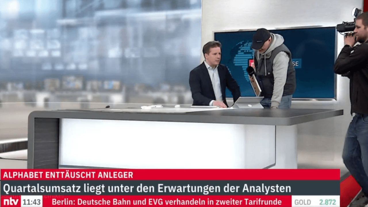 Und plötzlich stand Stefan Raab im ntv-Studio.