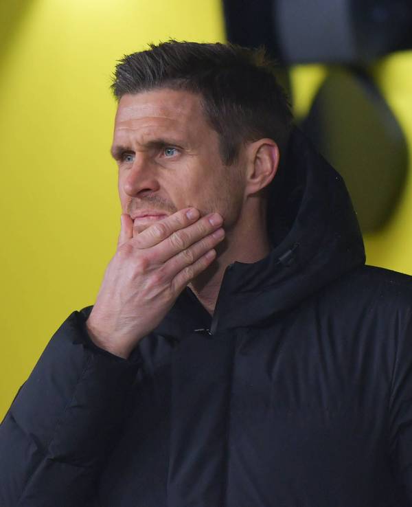 Sportdirektor Sebastian Kehl und Sport-Geschäftsführer Lars Ricken ziehen ein langes Gesicht.