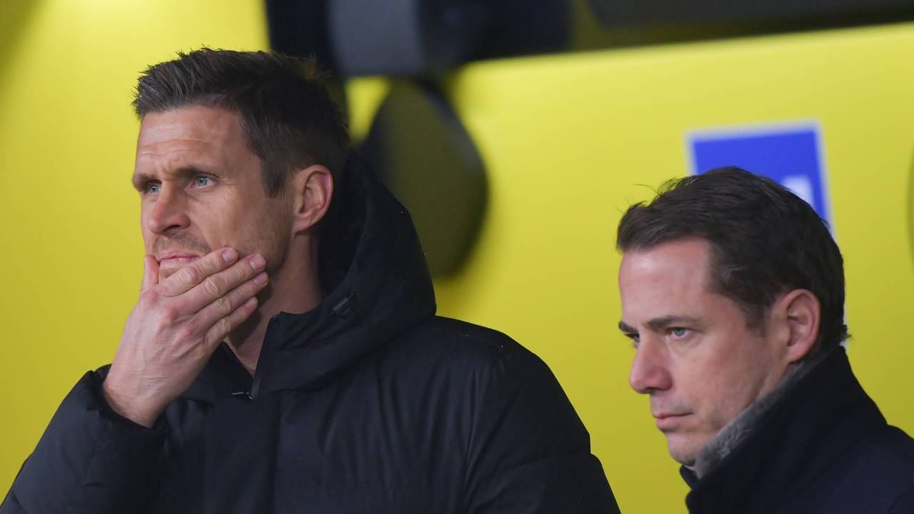Sportdirektor Sebastian Kehl und Sport-Geschäftsführer Lars Ricken ziehen ein langes Gesicht.